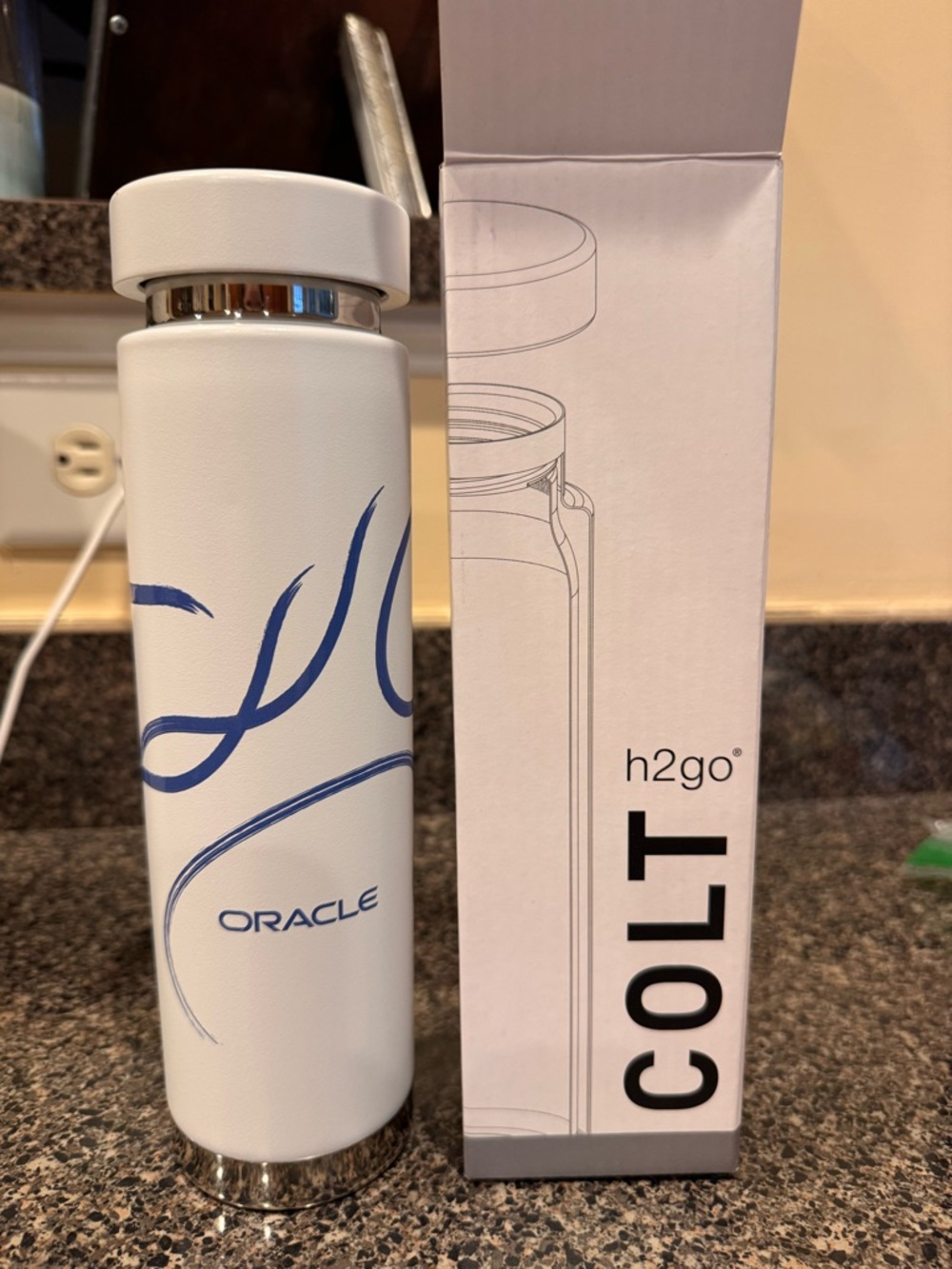 Brand new Oracle h2go Colt water bottle